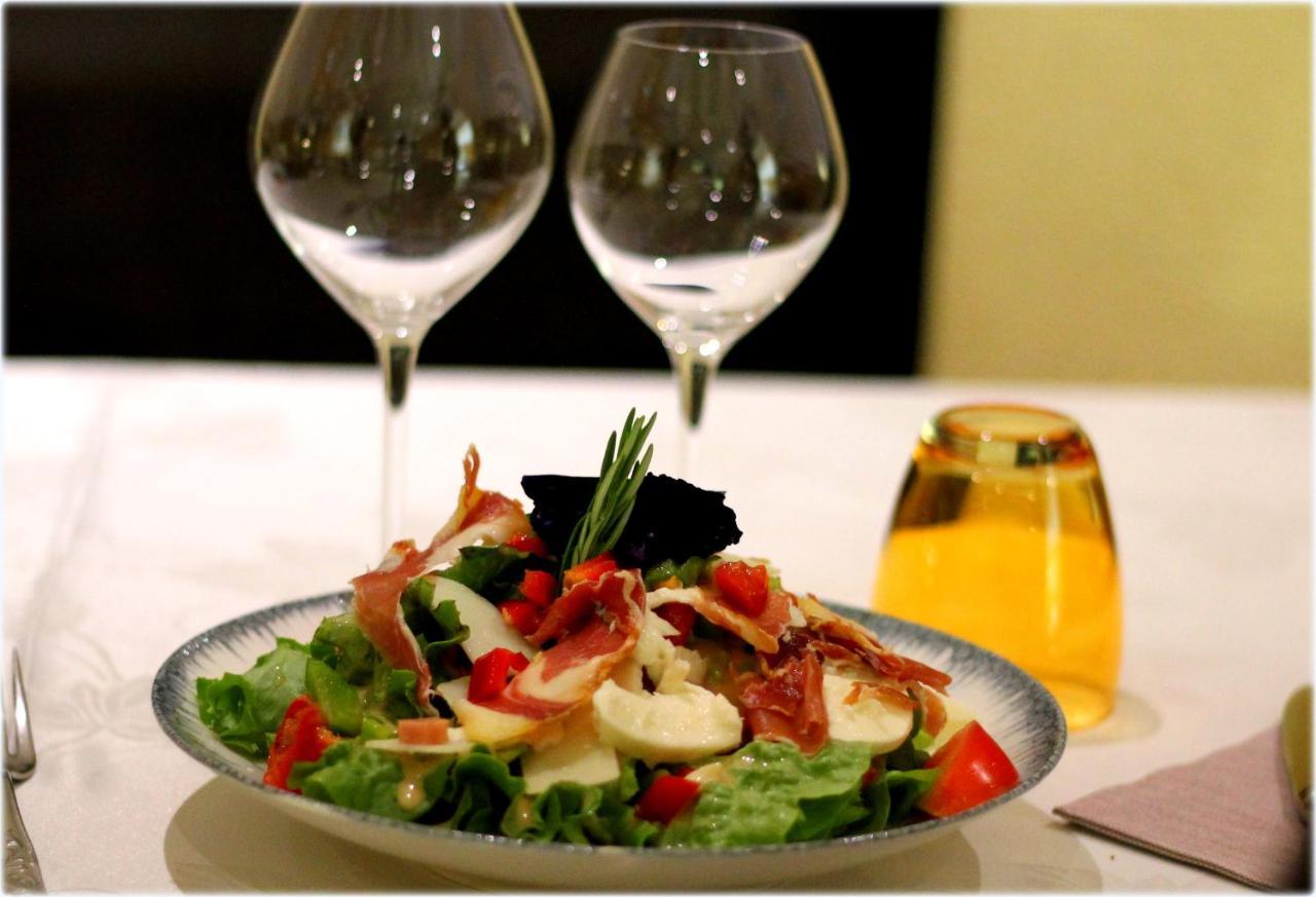 Logis Hotel Restaurant & Pizzeria Vuillot Cuiseaux エクステリア 写真