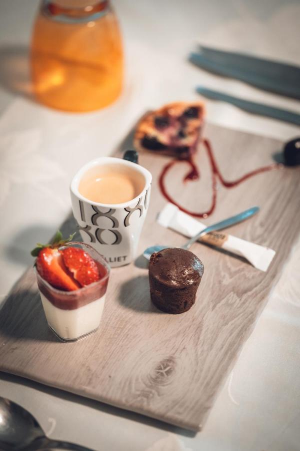 Logis Hotel Restaurant & Pizzeria Vuillot Cuiseaux エクステリア 写真