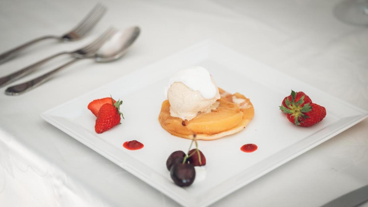 Logis Hotel Restaurant & Pizzeria Vuillot Cuiseaux エクステリア 写真
