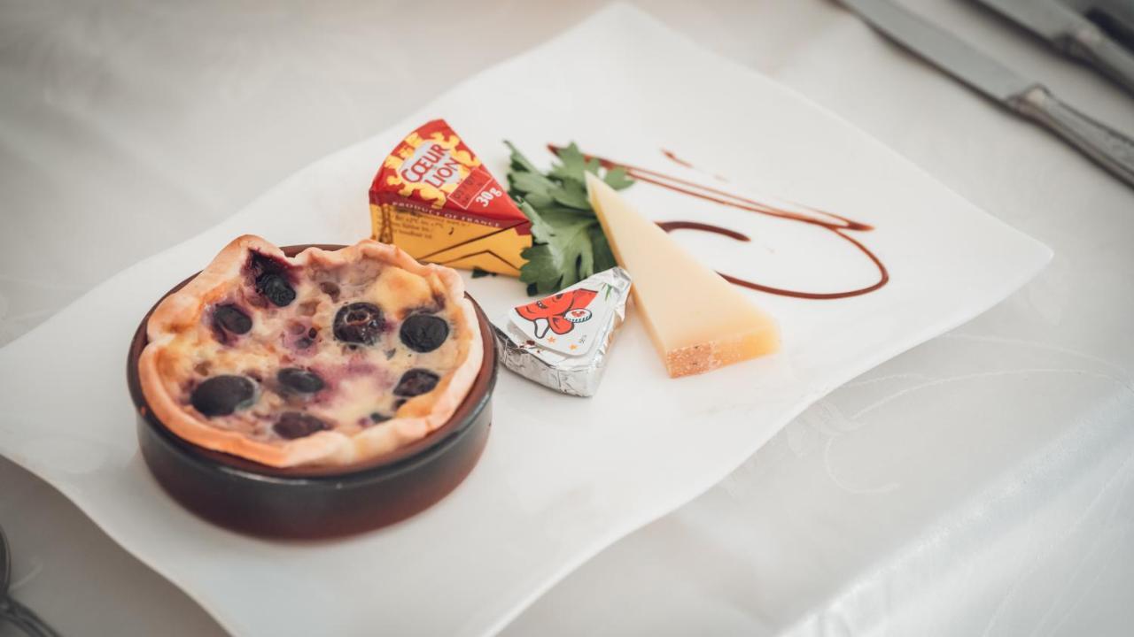 Logis Hotel Restaurant & Pizzeria Vuillot Cuiseaux エクステリア 写真